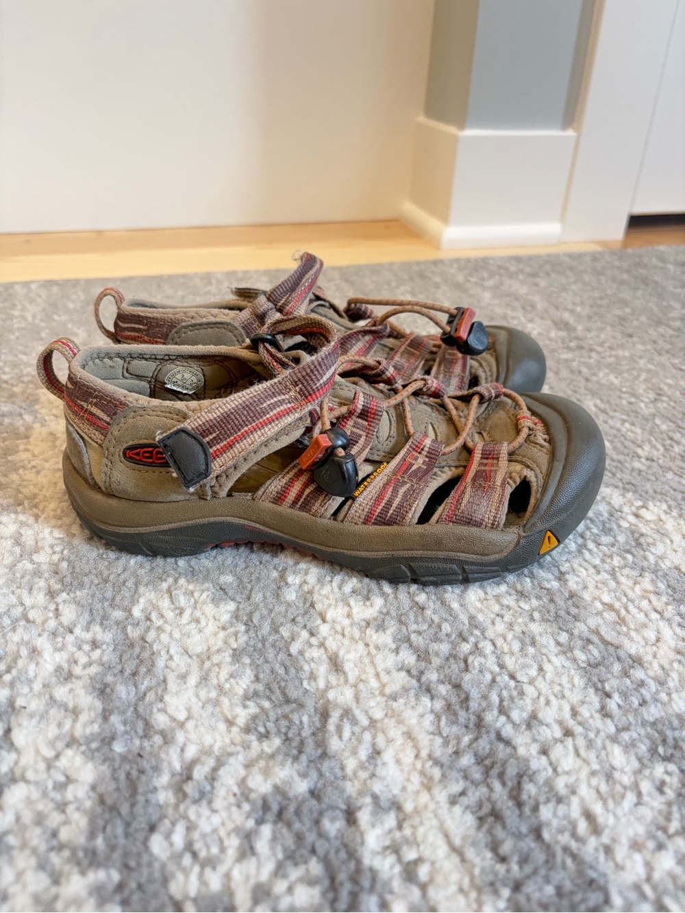 KEEN Kids taupe Brown and Red Striped Outdoor Sandal size 2
